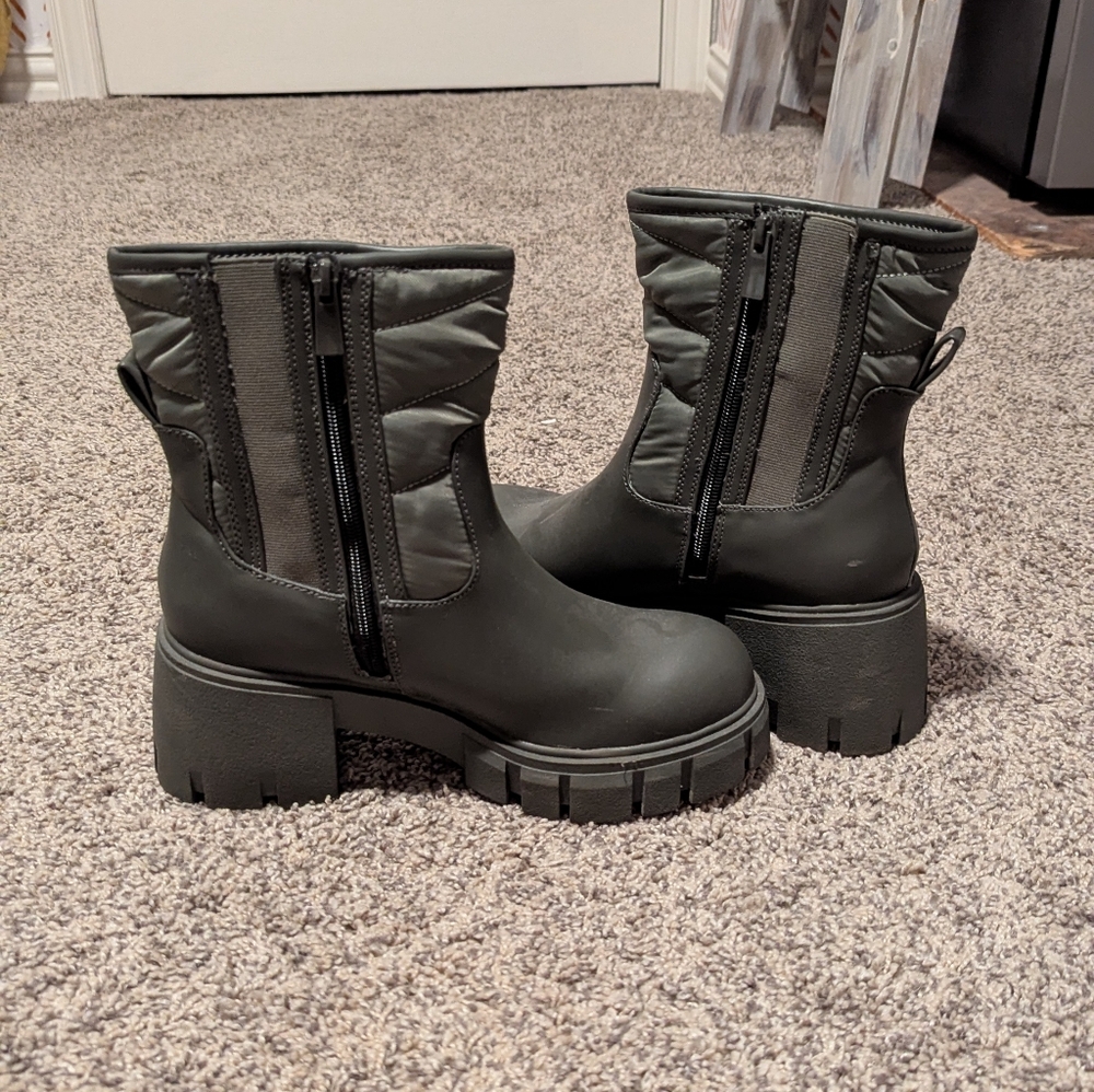Green TORRID winter Boots Size 7WW - Picture 3 of 6